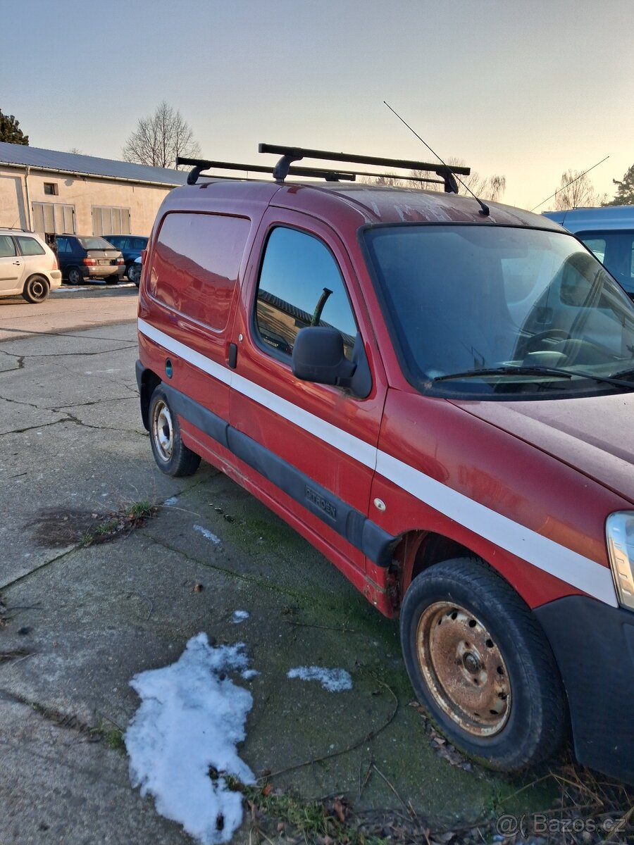 Peugeot Partner 1.9D rok 2004 veskere dily - 3