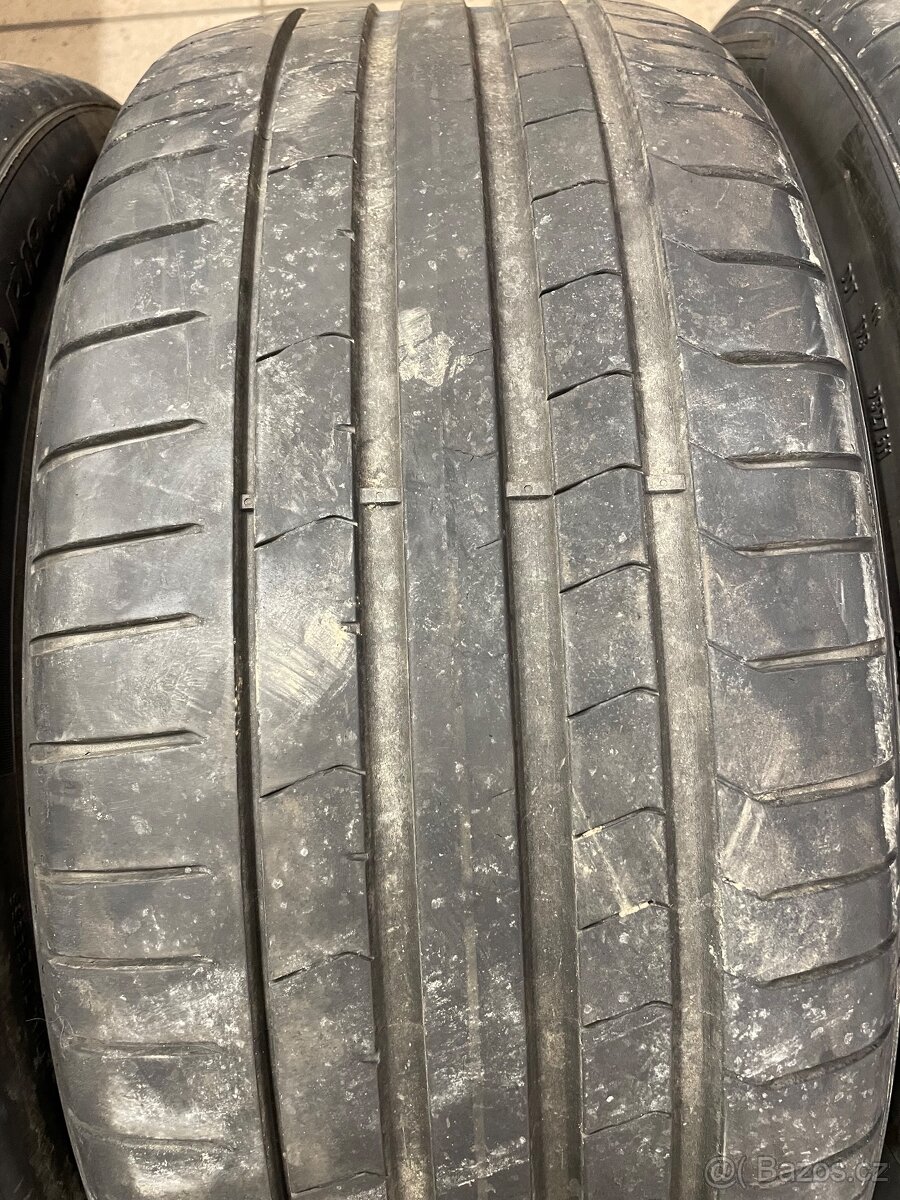 Pneu 245/40R19 - 3