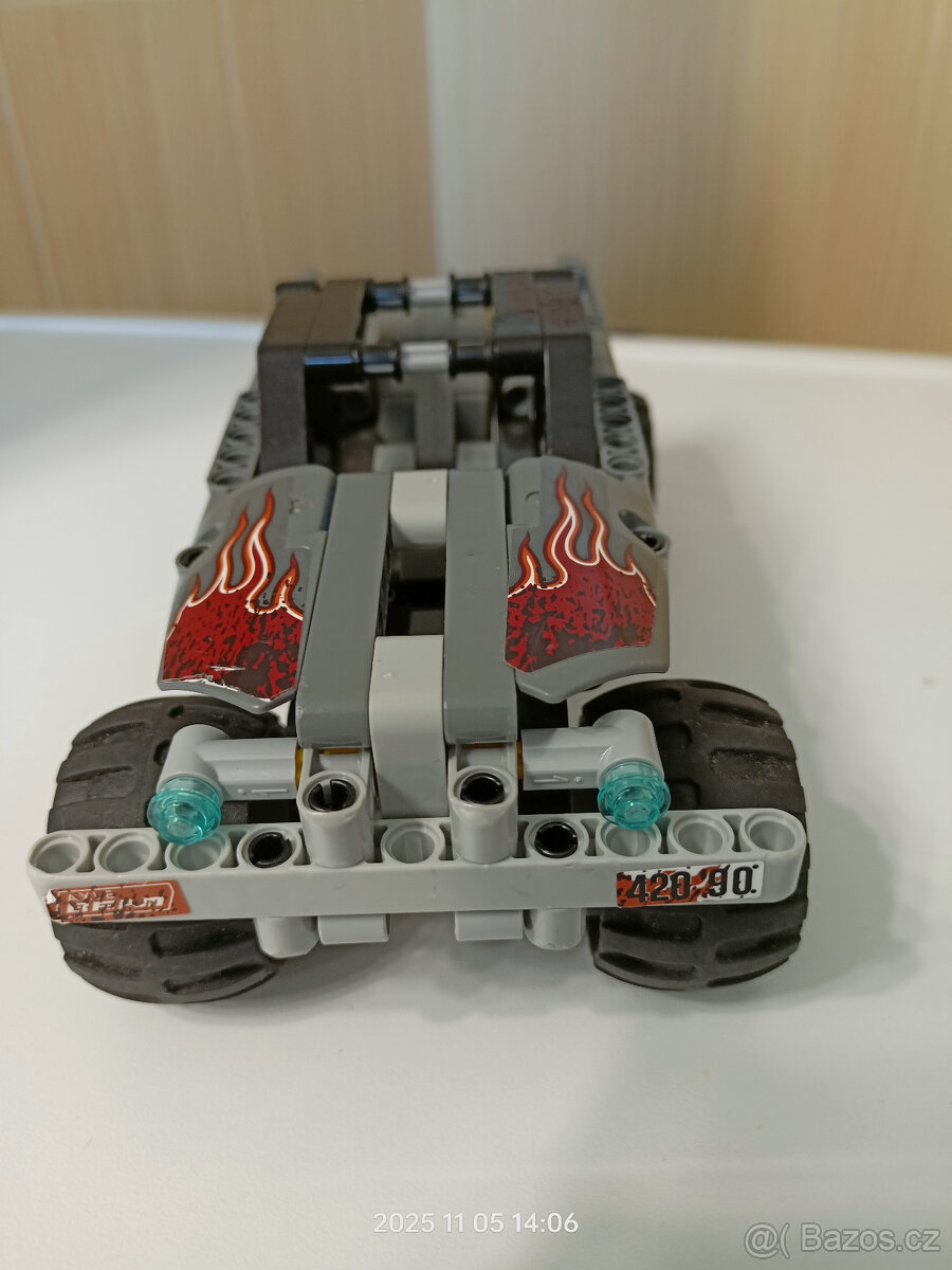 LEGO® Technik 42090 - Útěk v teréňáku - čtěte - 3