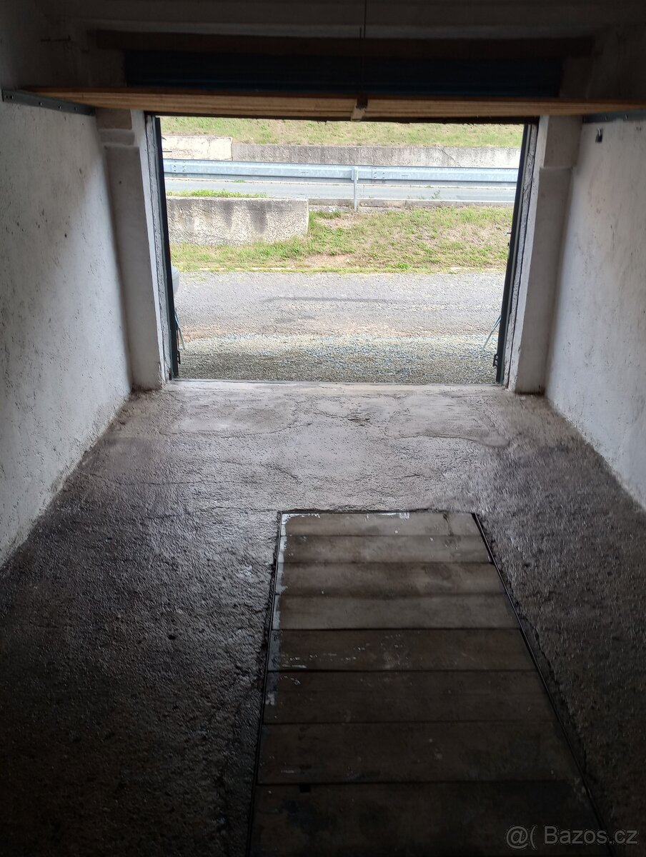 Pronajmu garáž v Tachově sídliště západ - Hornická ul. - 3