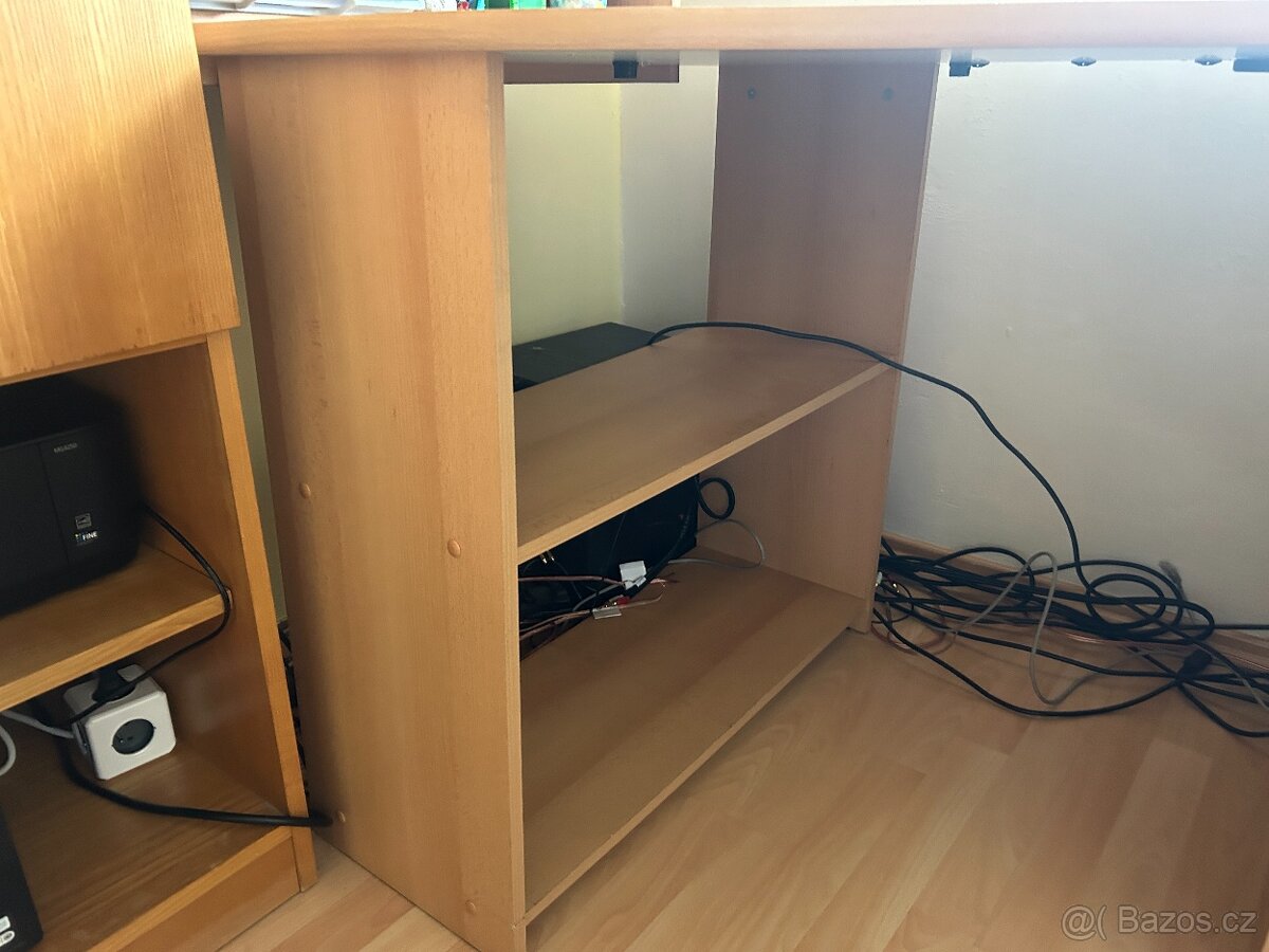 Vykrojený psací stůl s policemi - 3