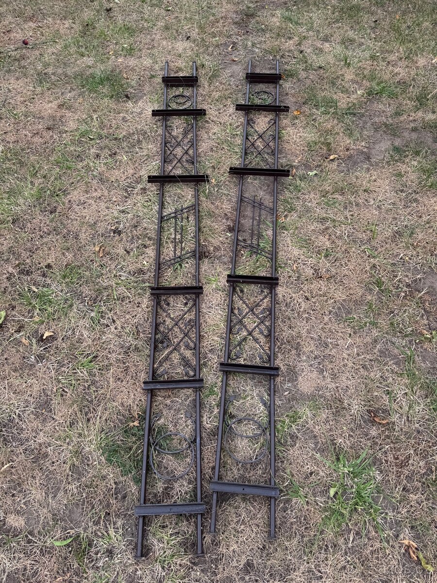 RETRO POLICOVÝ STOJAN. - 3