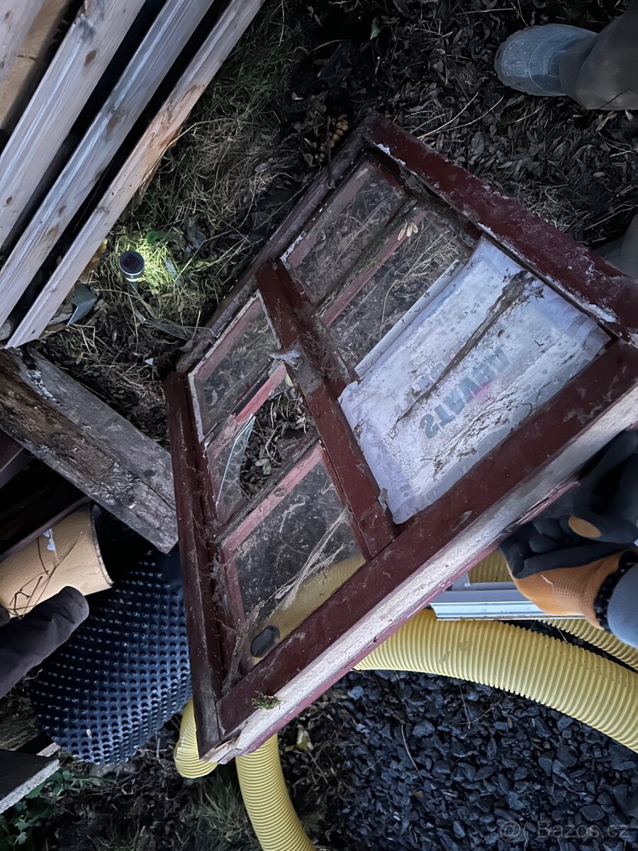 Staré dřevěné okno dvoukřídlé 86x71cm - 3