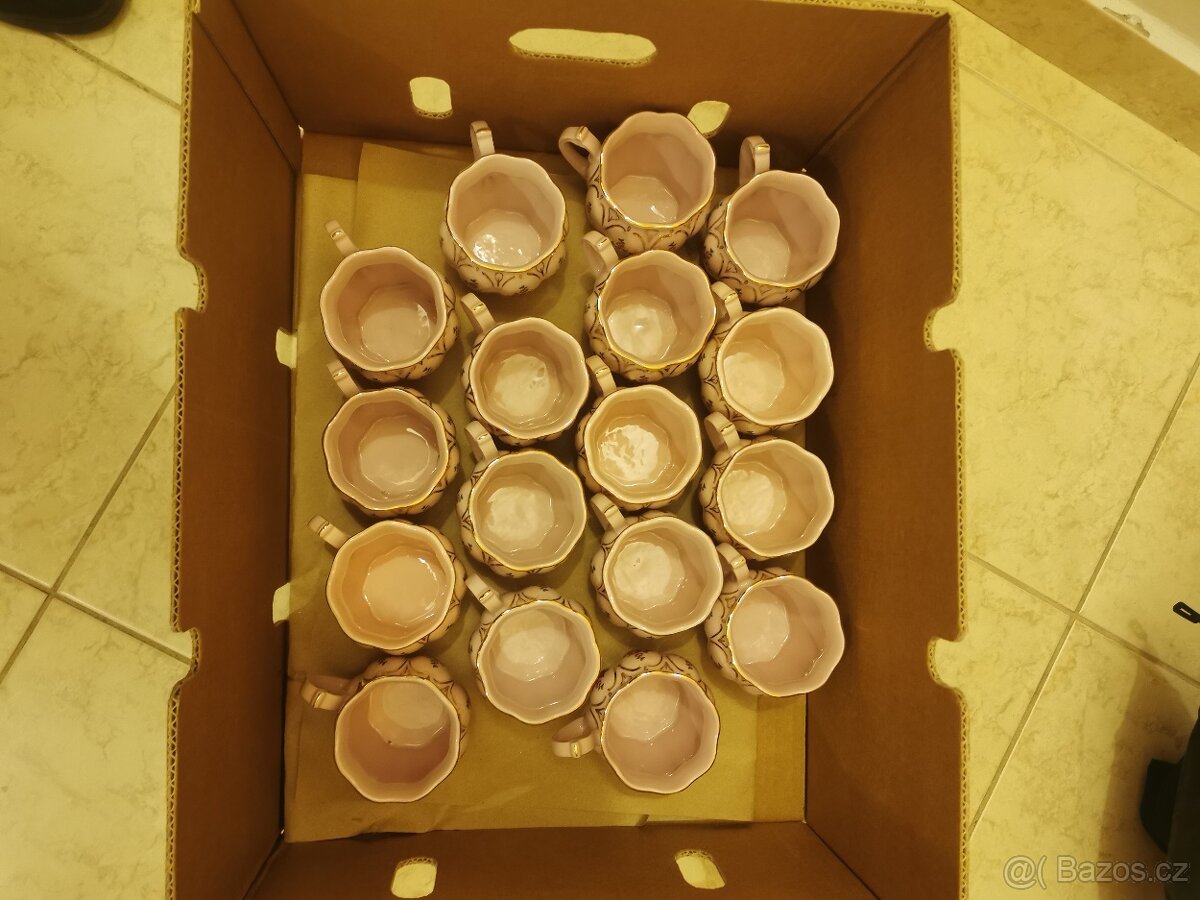 17 hrnků buclák růžový porcelán - 3