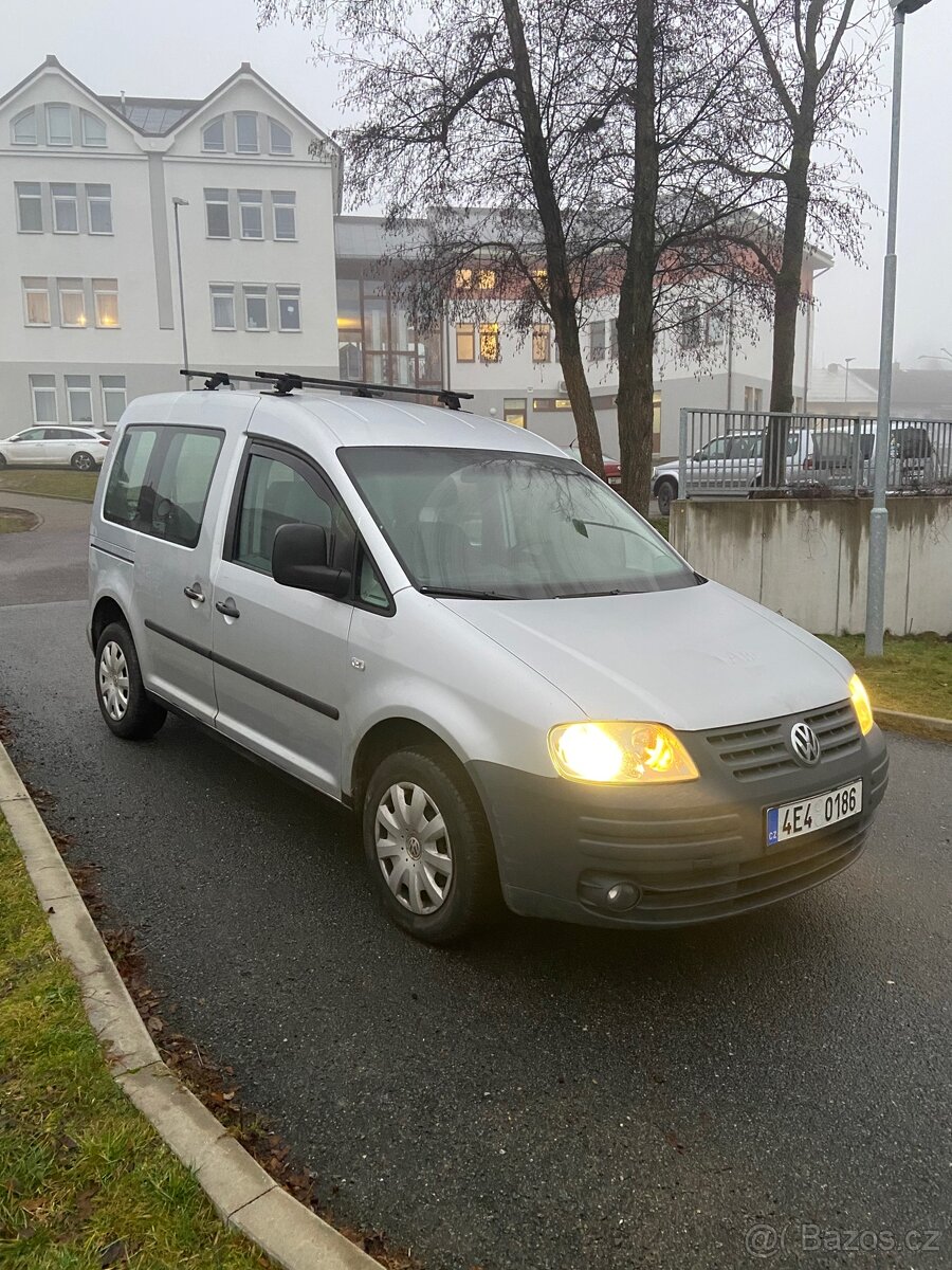VW Caddy 1.4 benzín se spací vestavbou - 3