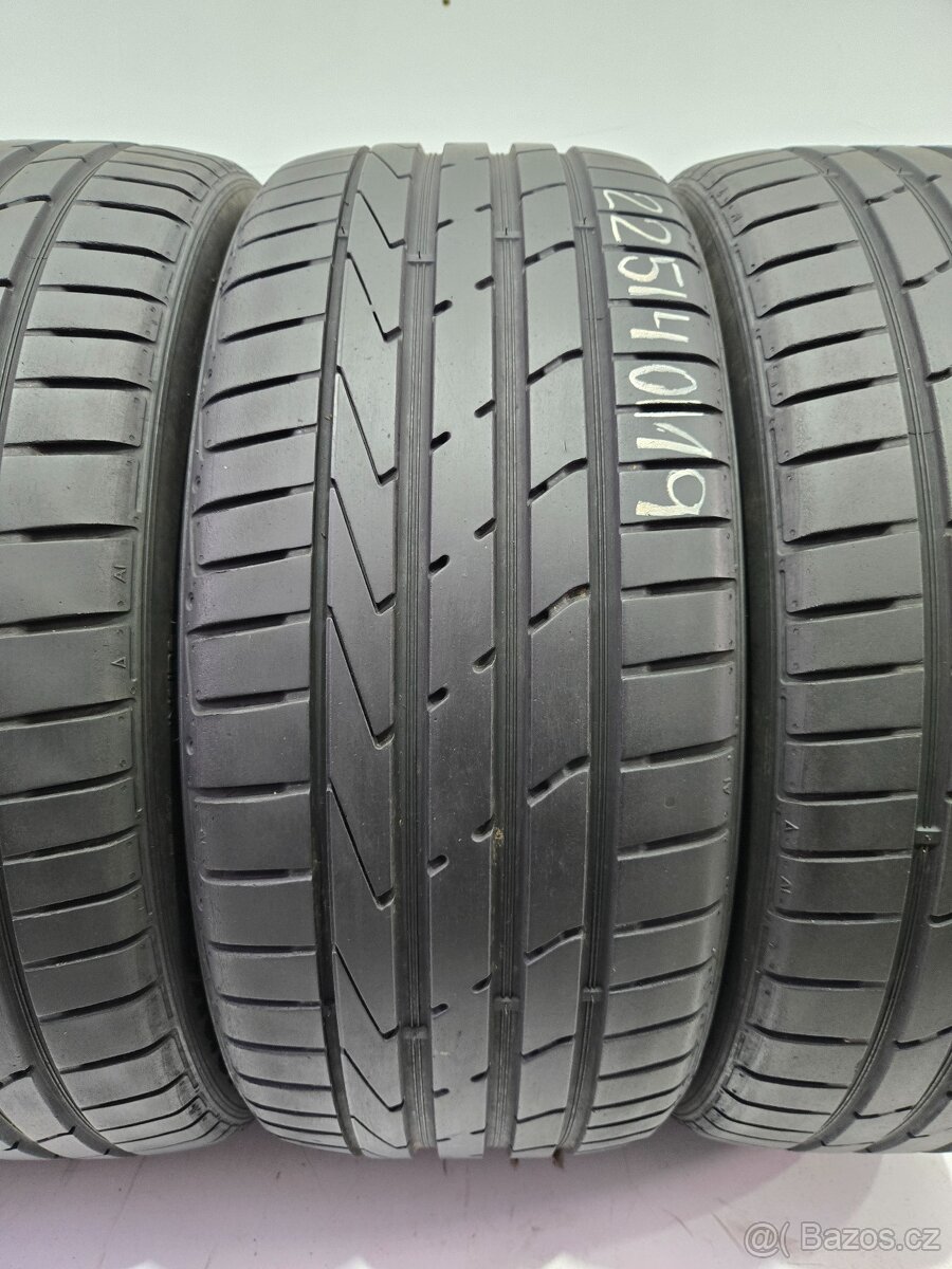 Letní pneu 225/40/19 Hankook - 3