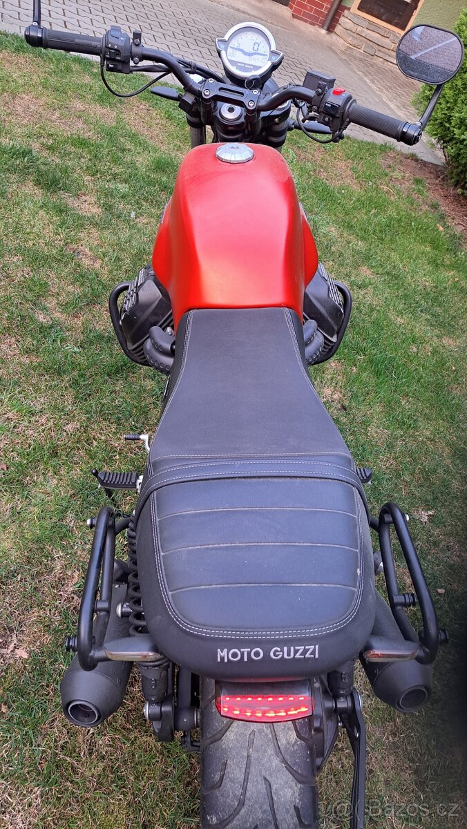 Moto Guzzi V7 Stone - 3
