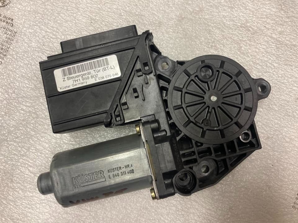 VW T5 zbyle dily. - 3