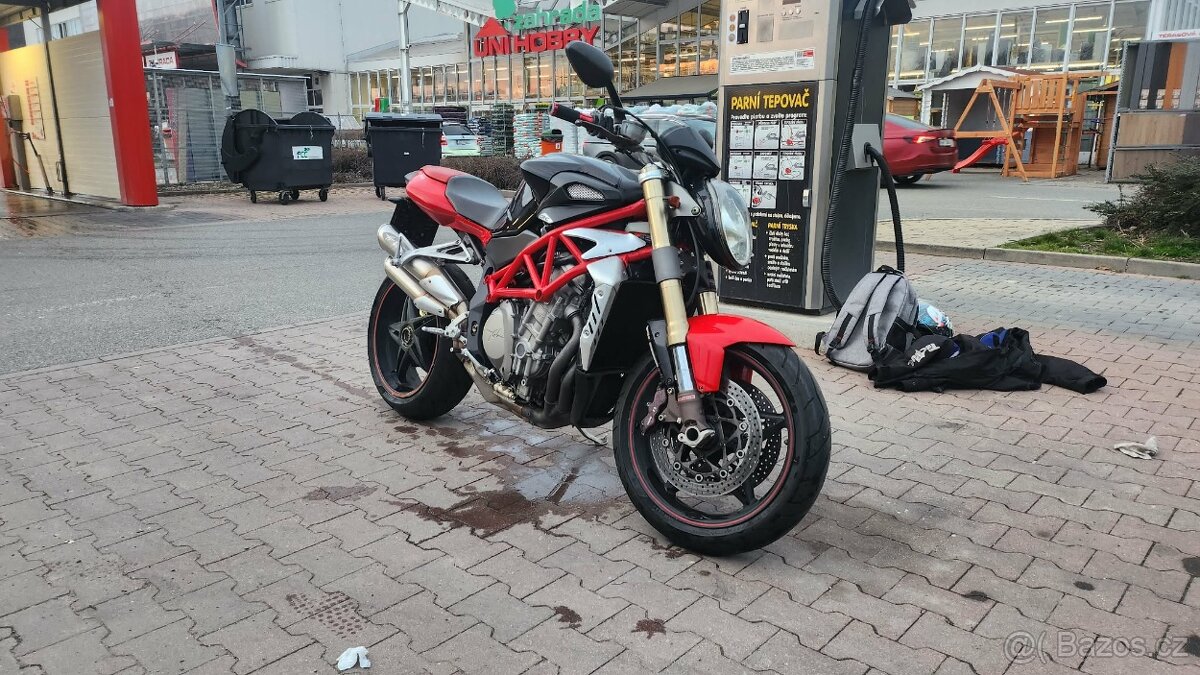 MV Agusta Brutale 910S - 3