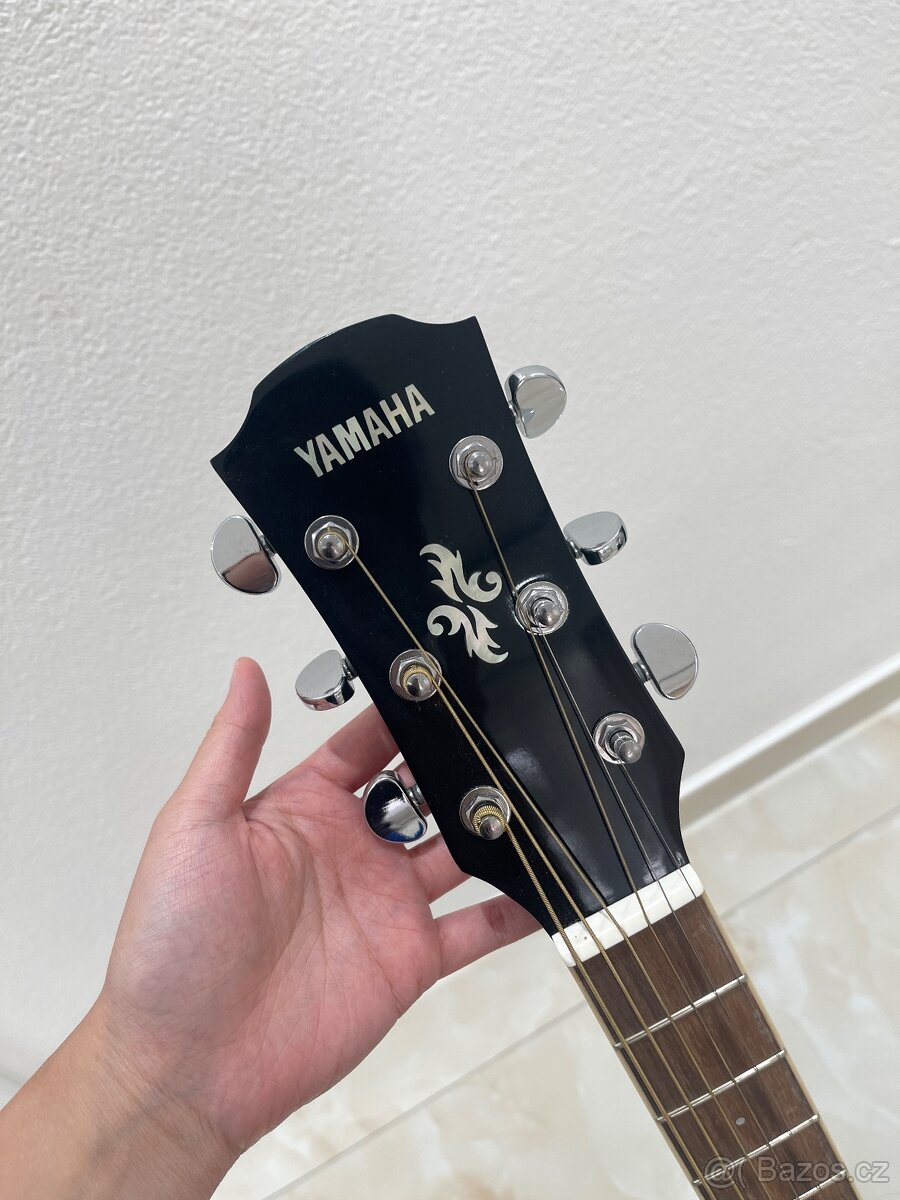 Elektroakustická kytara Yamaha APX600 - 3