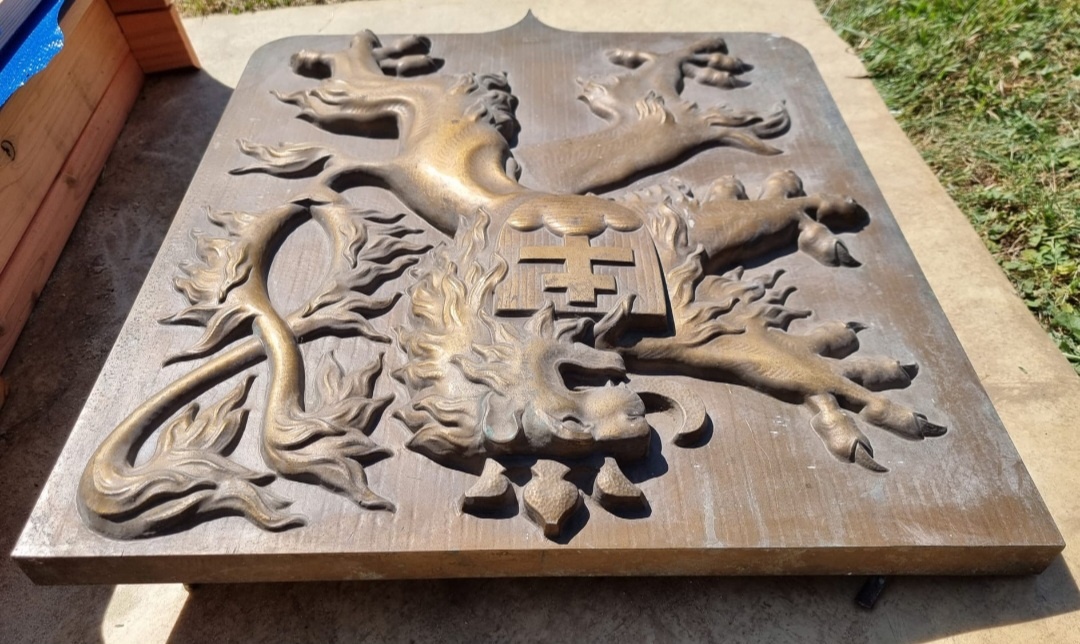 Obří kovový znak LEV Vulkania Prostějov - 3