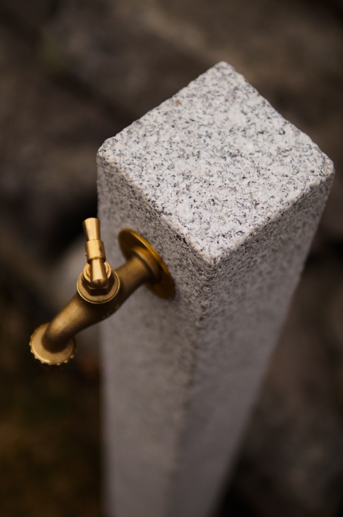 Vodovodní zahradní sloupek z masivní přírodní žuly (granit) - 3