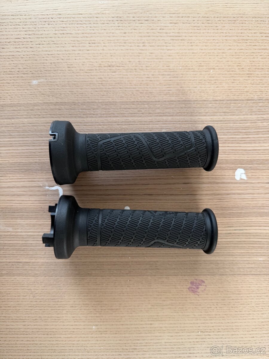 Gripy KTM 790 / 890 - 3