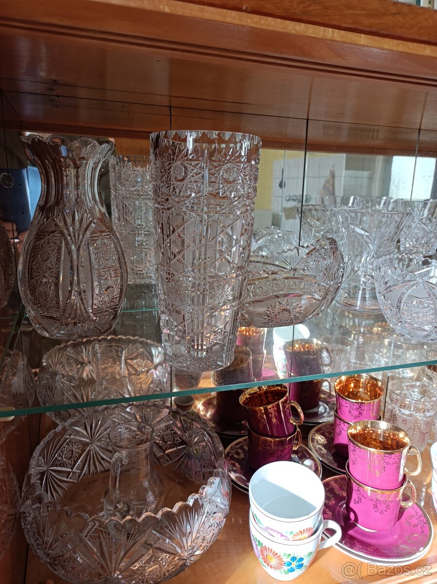 Prodám skleničky a vázu z broušeného skla - 3