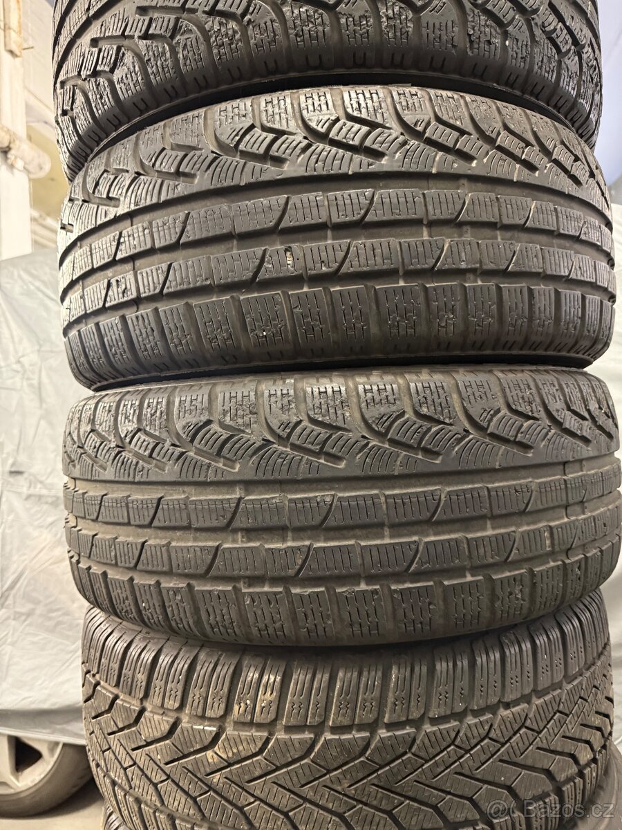 prodám zimní 215/45/18 Pirelli - 3