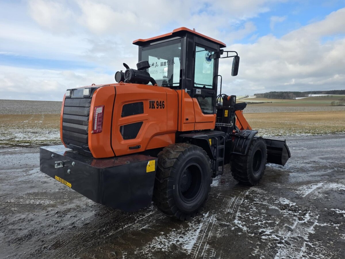 KLOUBOVÝ NAKLADAČ JOHN DACH JK946 - 3