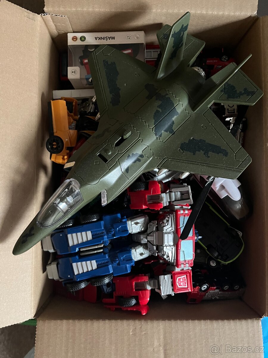 KRABICE AUTÍČEK - 3