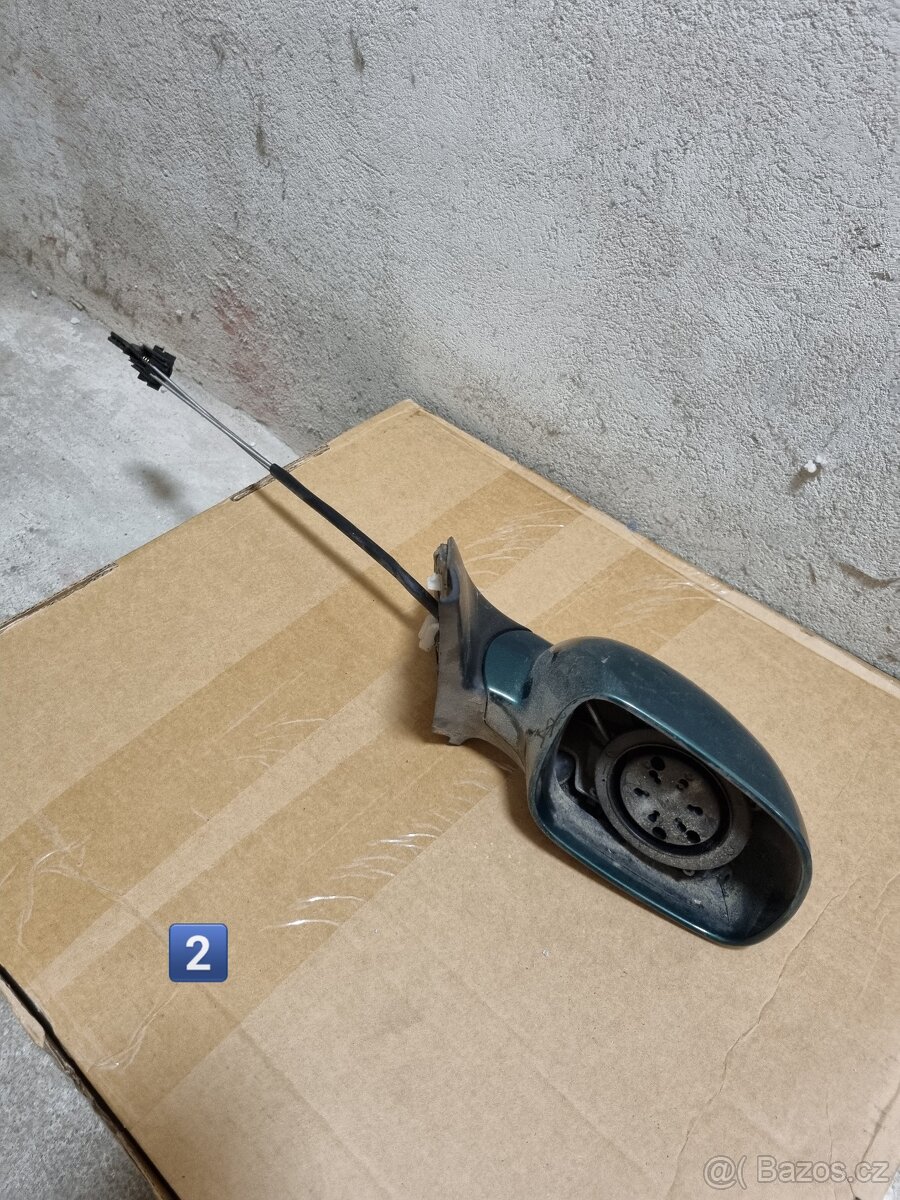 Zrcátka různé barvy na VW Passat B5.5 - 3