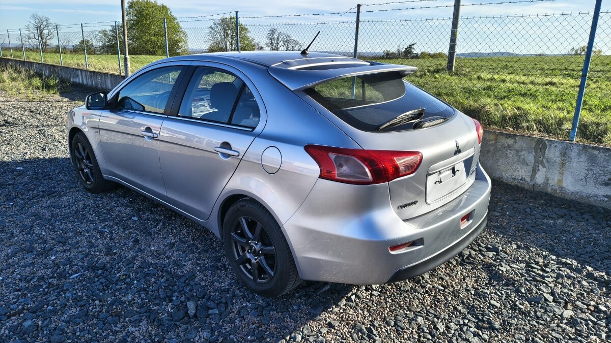 Mitsubishi Lancer 1.5 i ls - 3