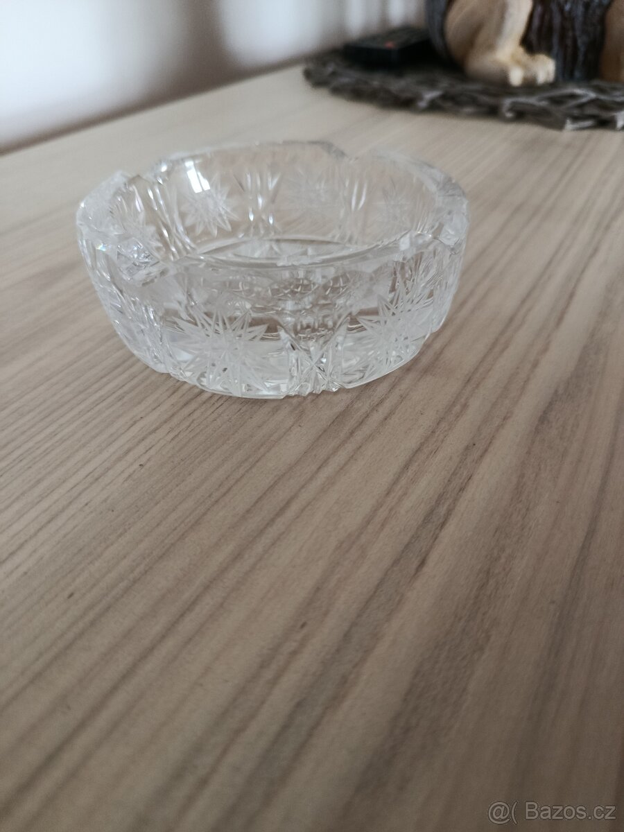 Křišťálový popelník - 3