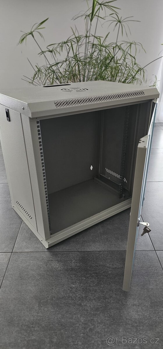 19" rack skříň na zeď - 3