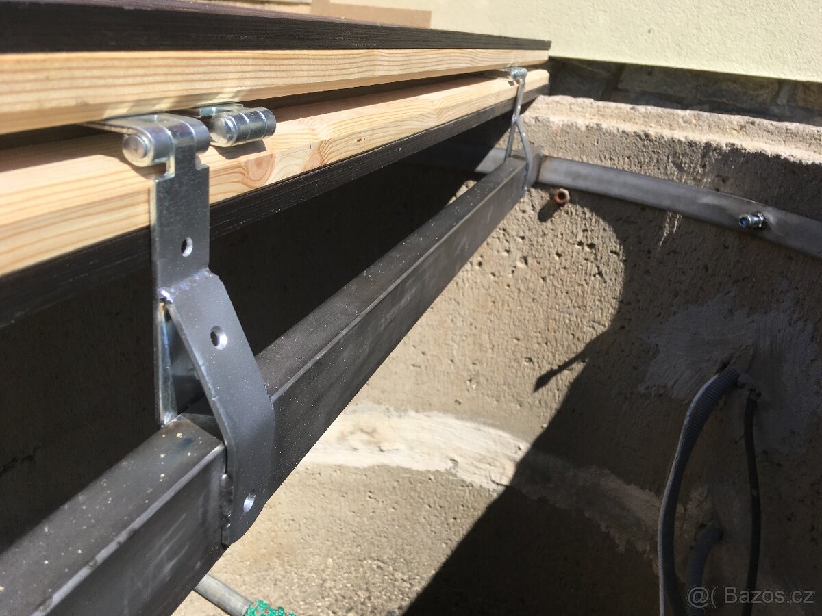 Designový poklop na studnu z modřínu - 3