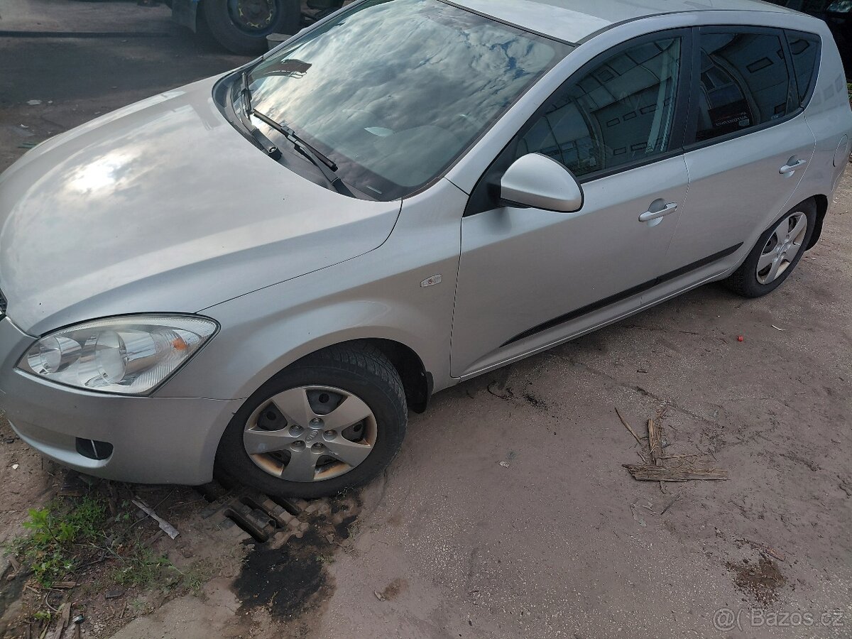 Kia ceed 1.6 89.7kw rok 2007 - 3