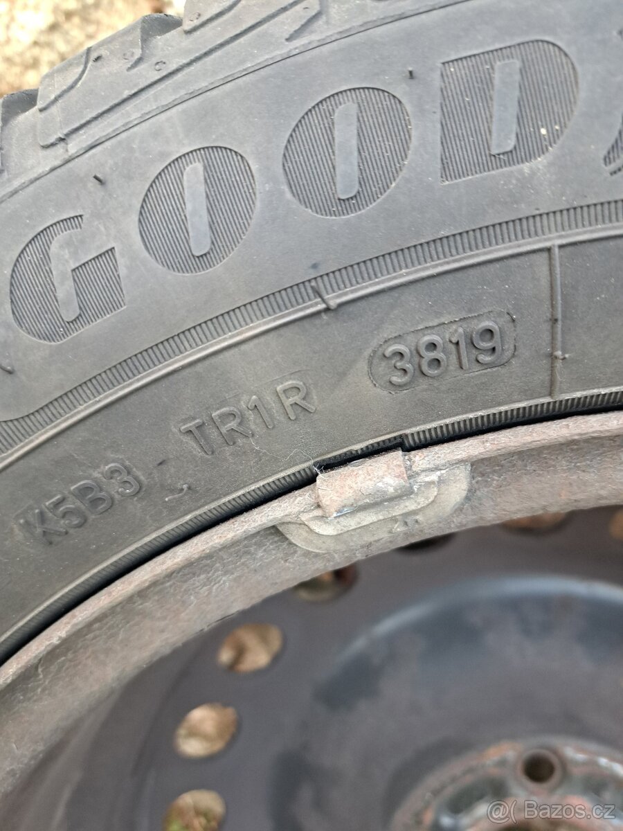 Zimní pneu 215/55/16 - 3