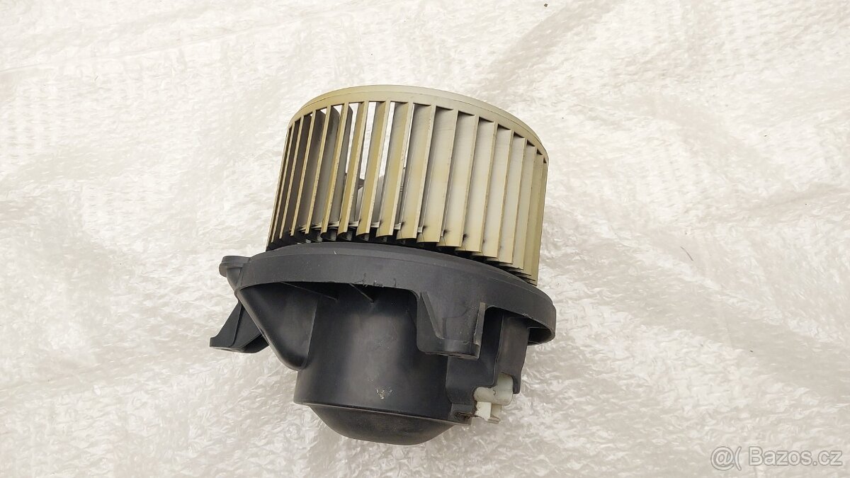 Nissan Navara a Pathfinder : Ventilátor topení - 3