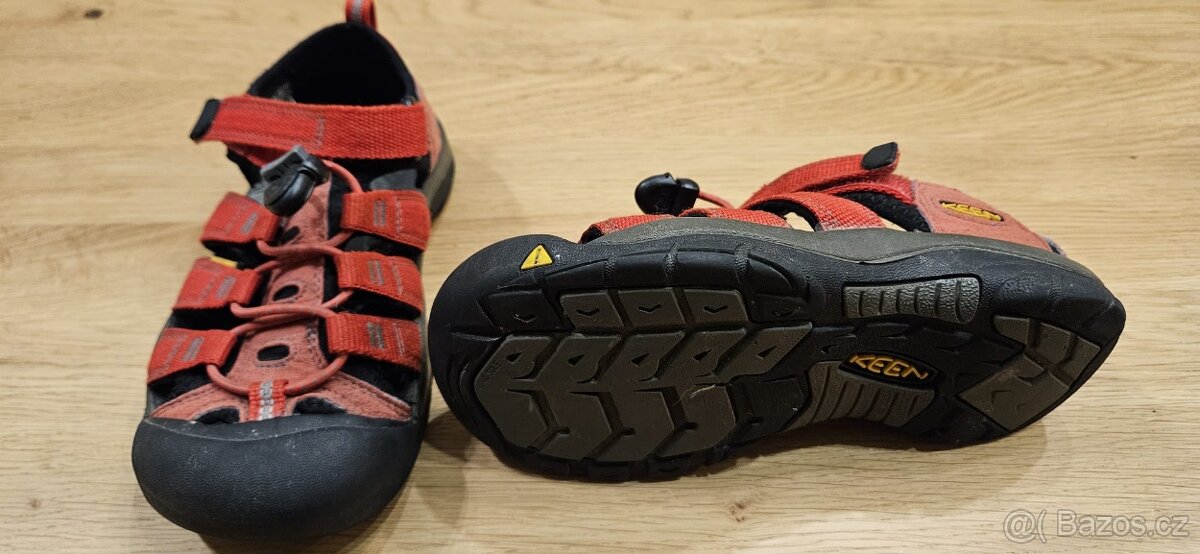 Dětské červené sandály KEEN velikost 34 - 3
