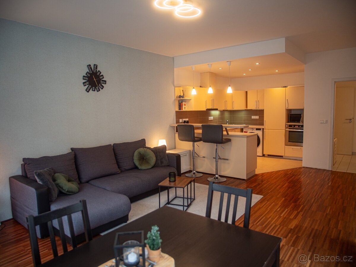 Rezidence s terasou a parkingem na Karlínském náměstí - 3