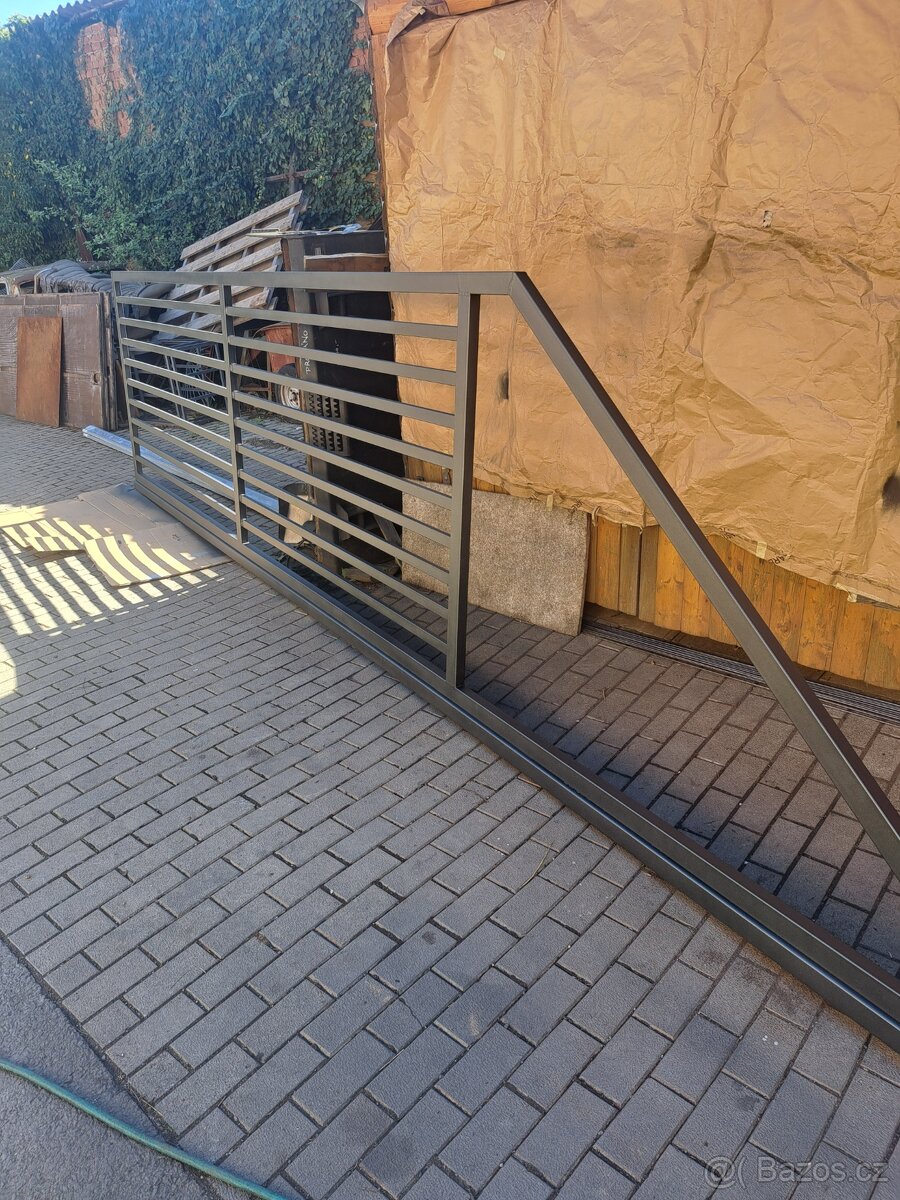 Samonosná posuvná brána - 3