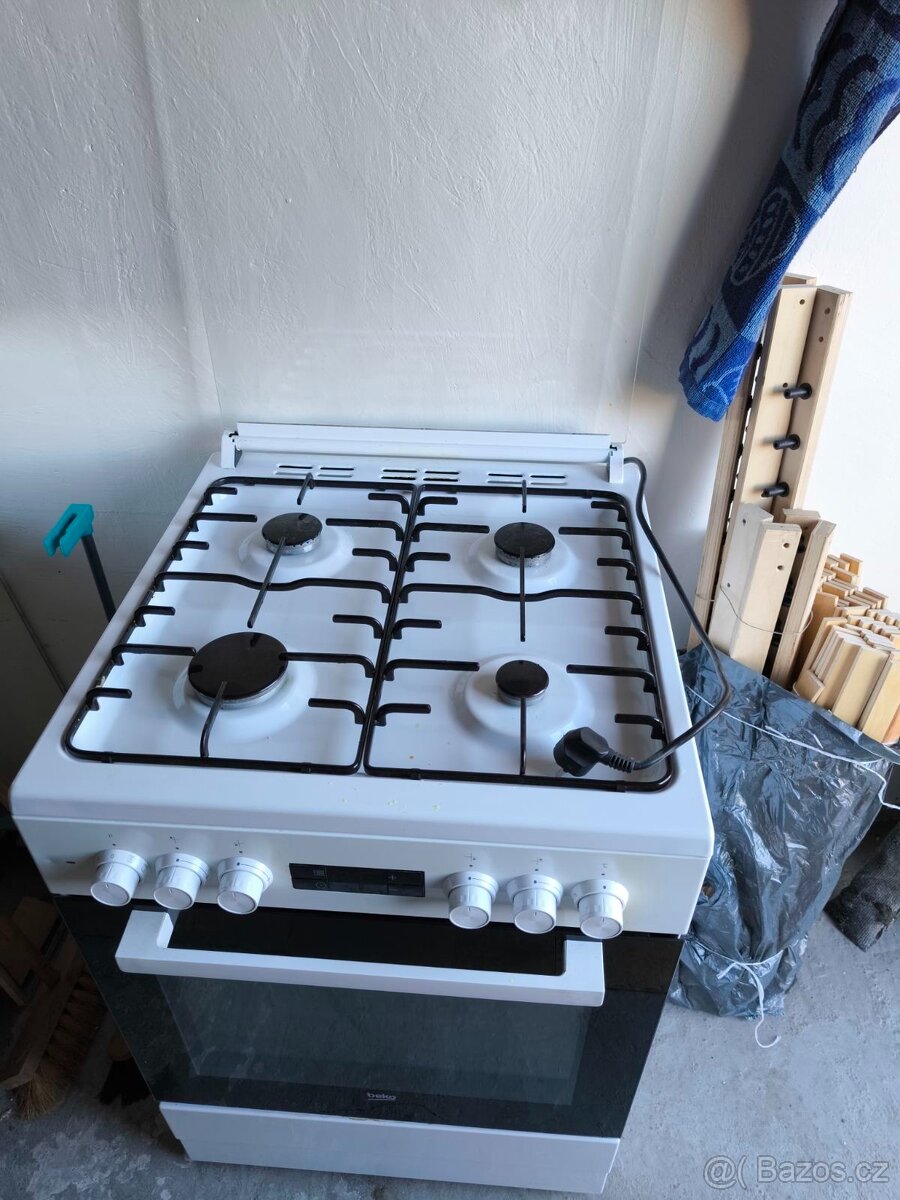 sporák plynový BEKO - 3