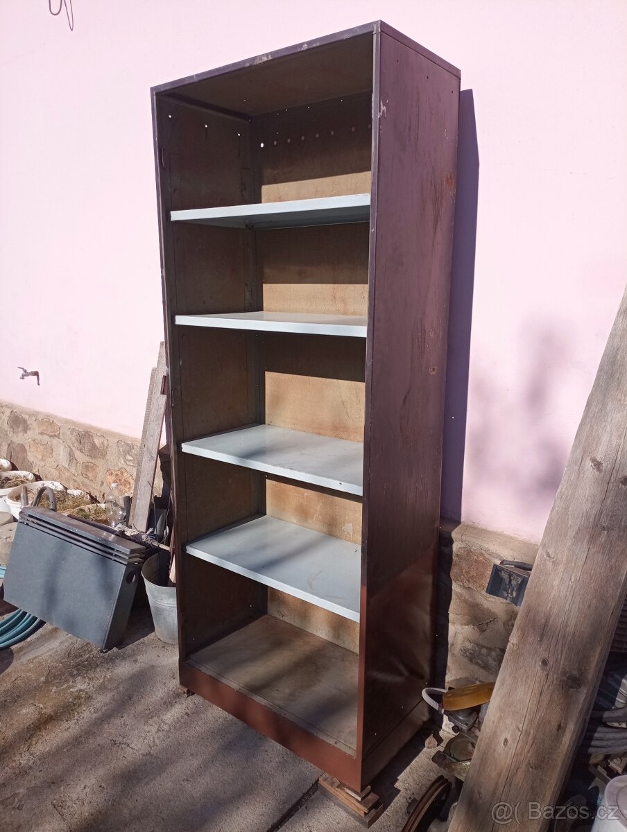 Kovový regál - 3