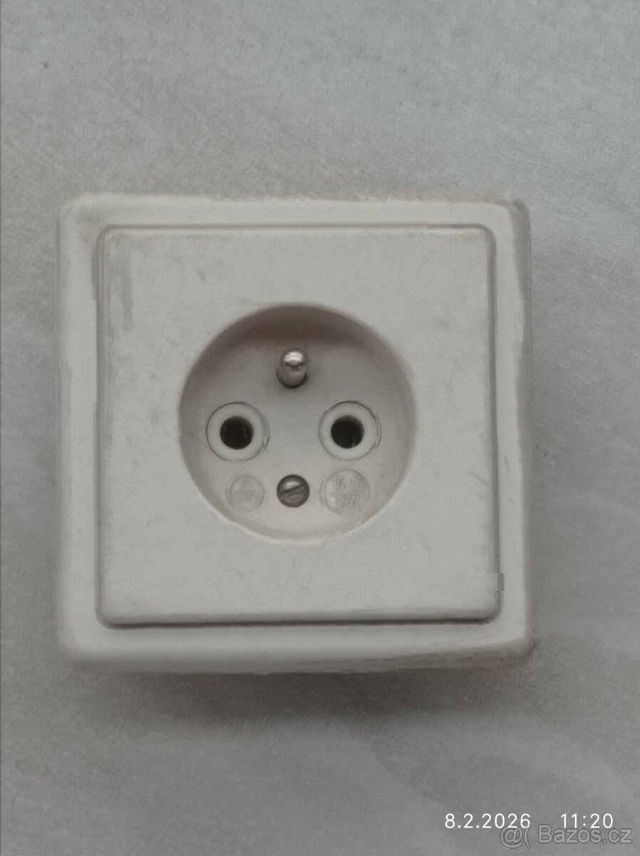 zásuvky - 3