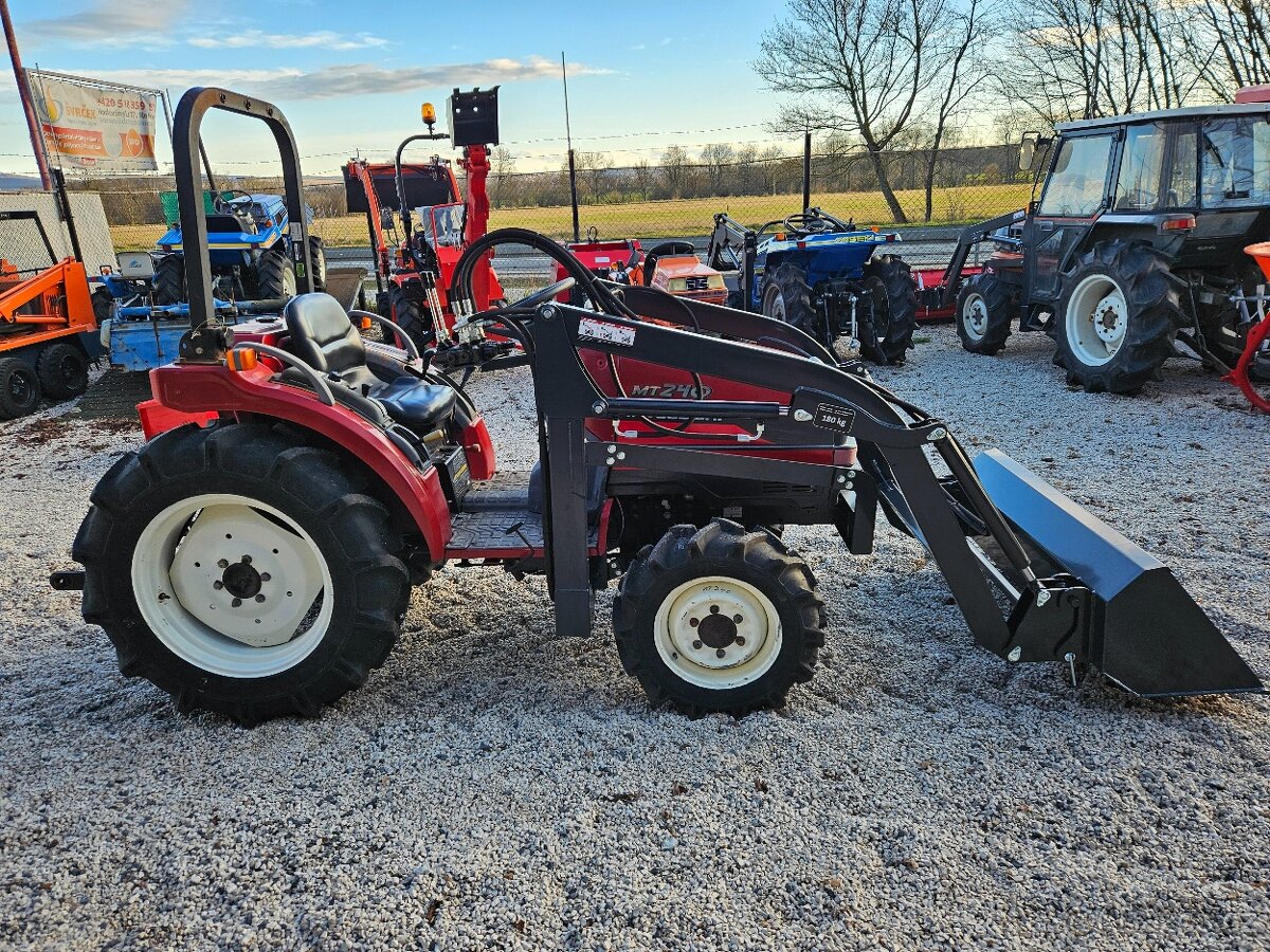 malotraktor Mitsubishi MT240 4x4 s čelákem - 3