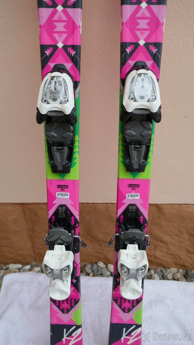 DÍVČÍ DĚTSKÉ LYŽE K2 LUV BUG/VÁZÁNÍ MARKER 4.5 - 3