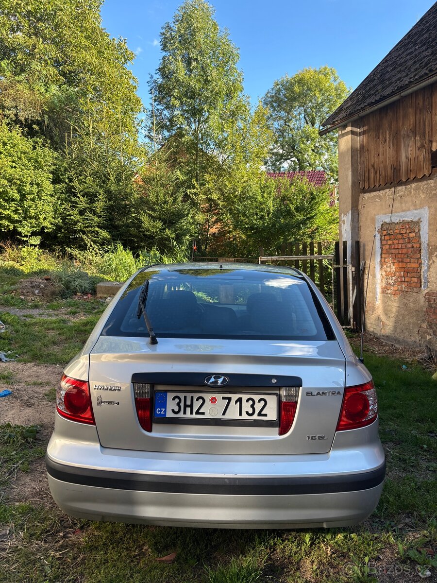 Hyundai elantra 1,6 - 3