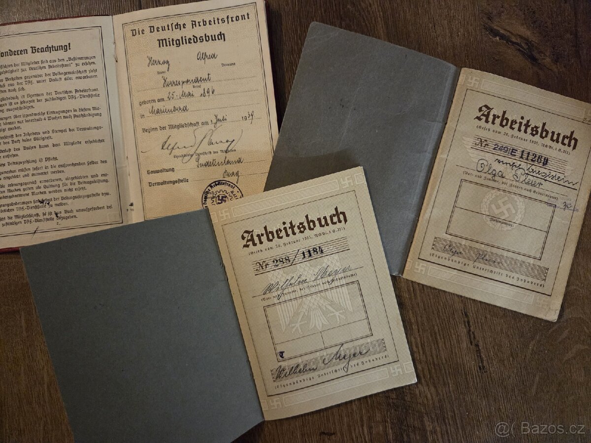 Pracovní a stranická knížka - 3