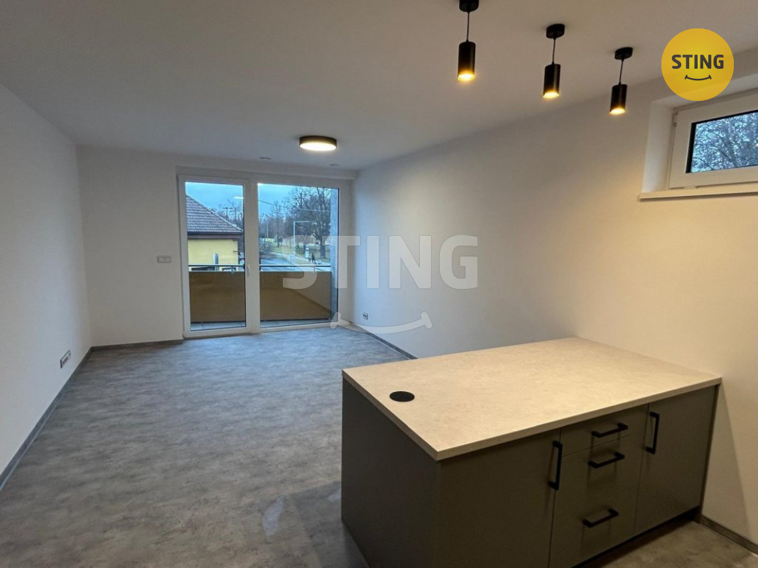 Pronájem bytu 1+kk s balkónem v Pardubicích (ul. Hus, 134193 - 3