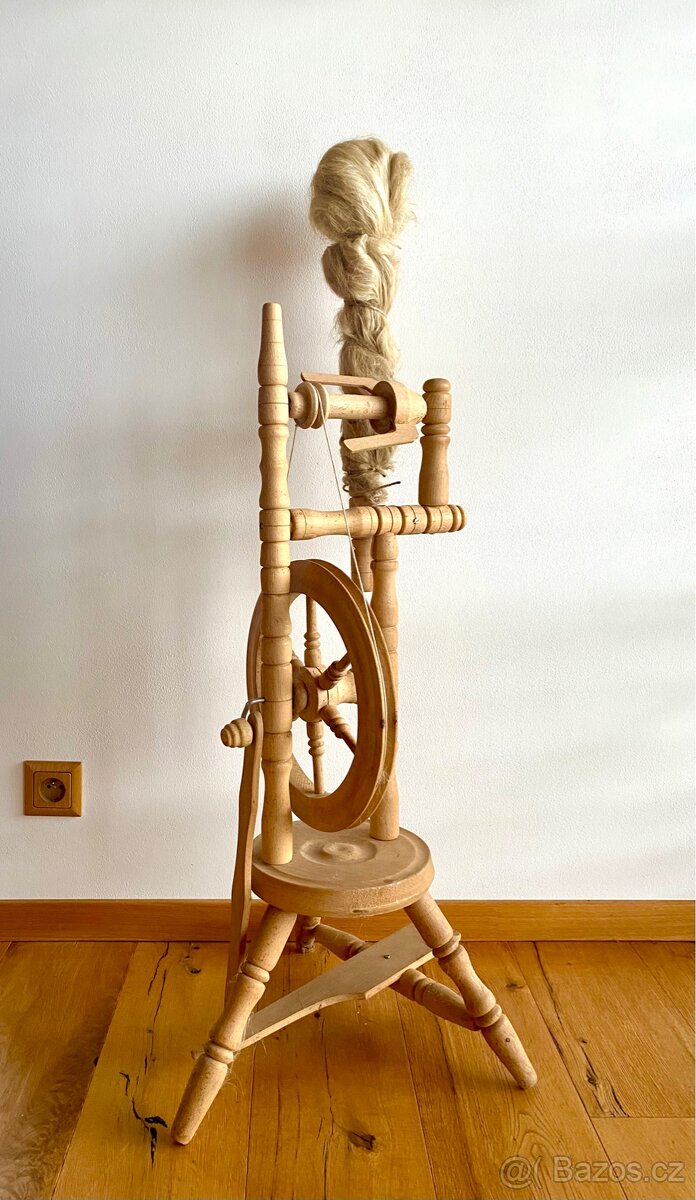 Starý krásný velký dřevěný kolovrat - 3