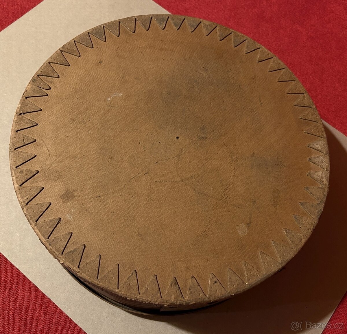 Bytelná krabice na dort s víkem z Terezína - 3