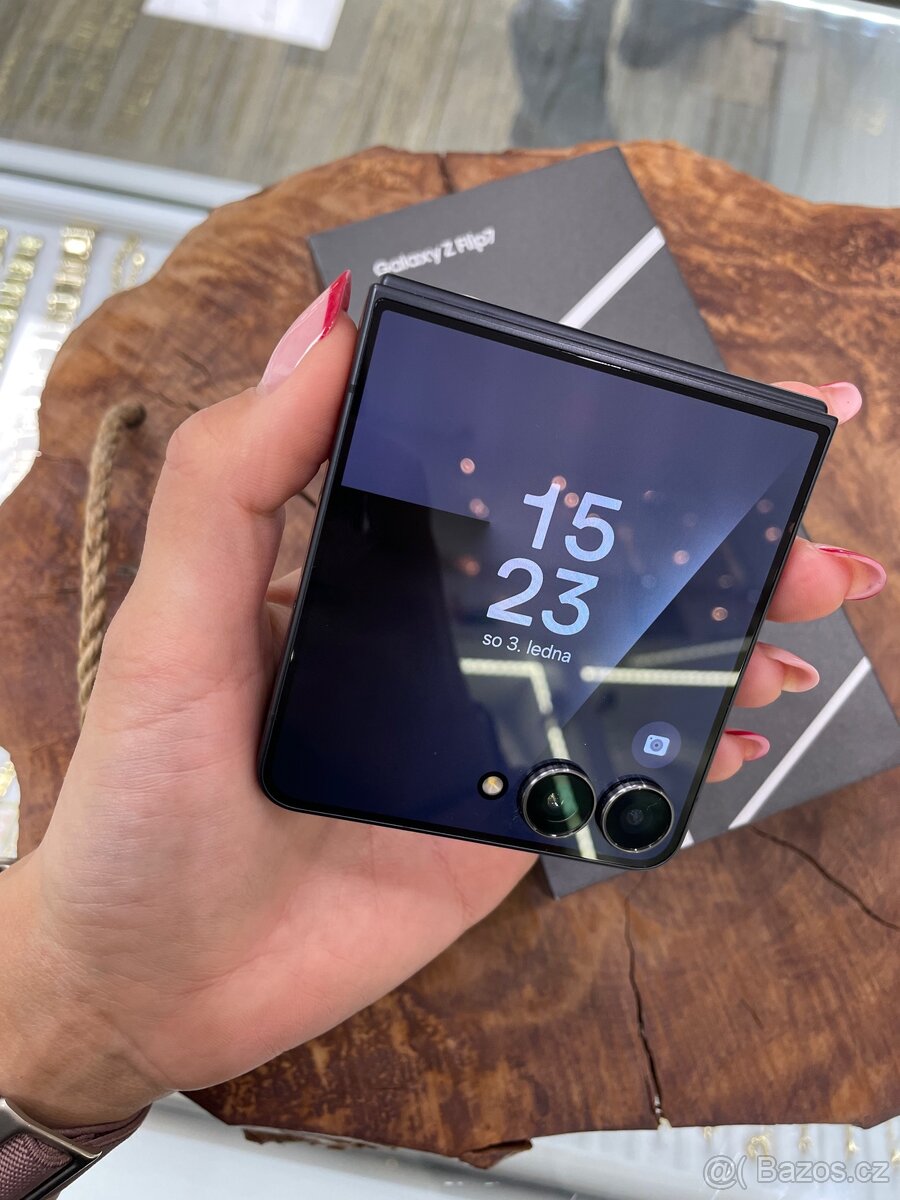 Samsung Galaxy Z Flip 7 - 3