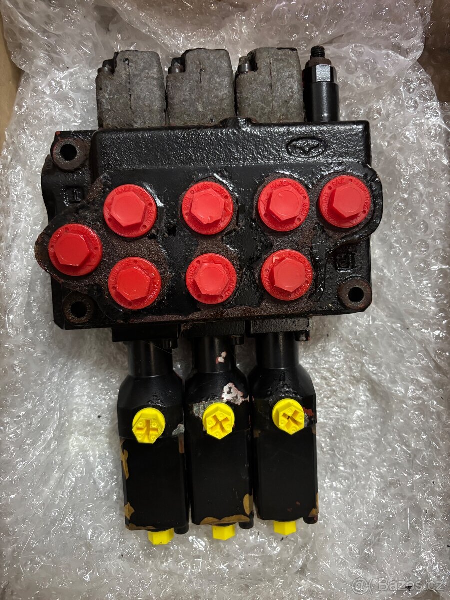 Hydraulický rozvaděč kontejnerový nosič CTS - 3