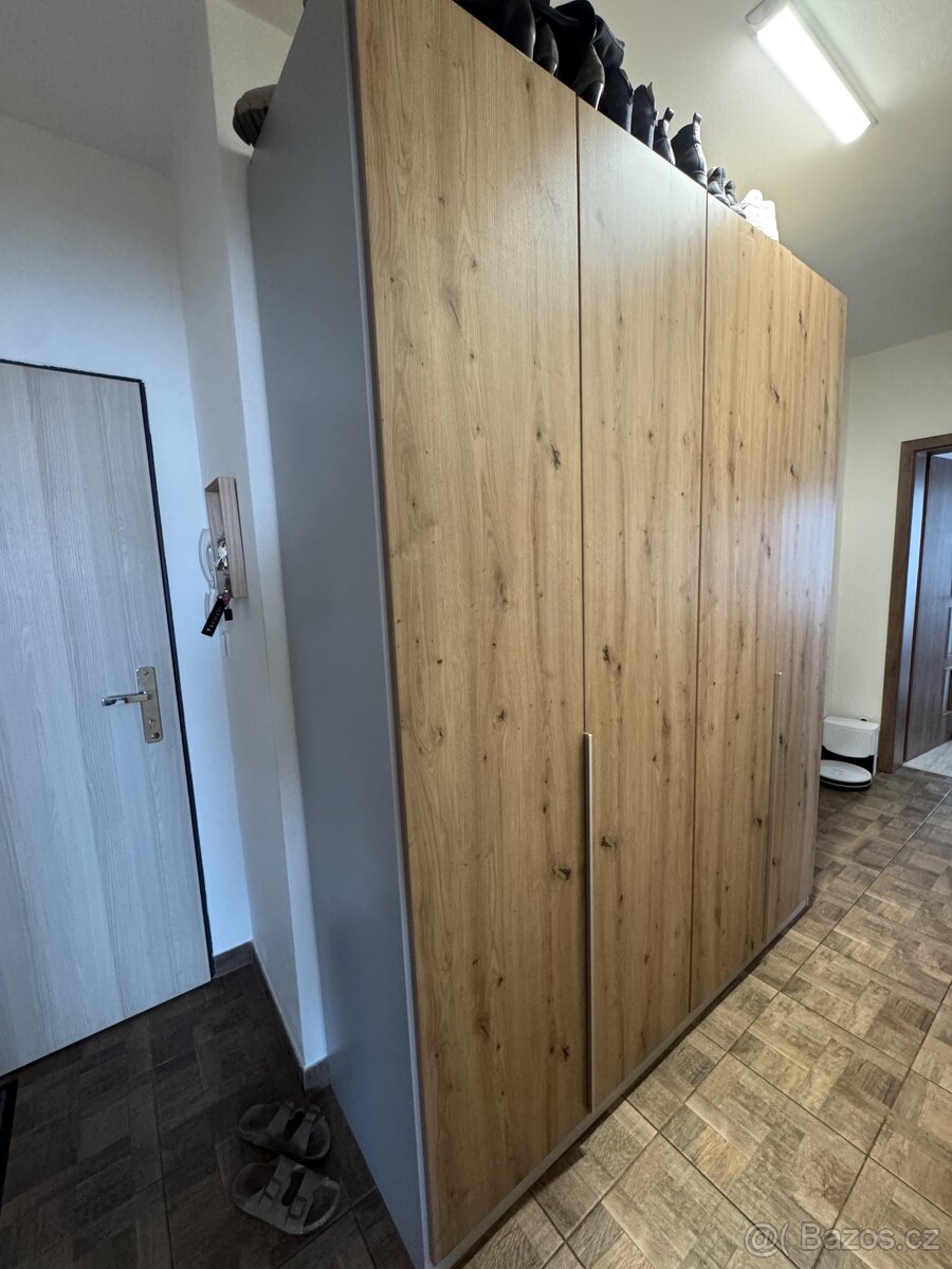 Šatní skříň - 3