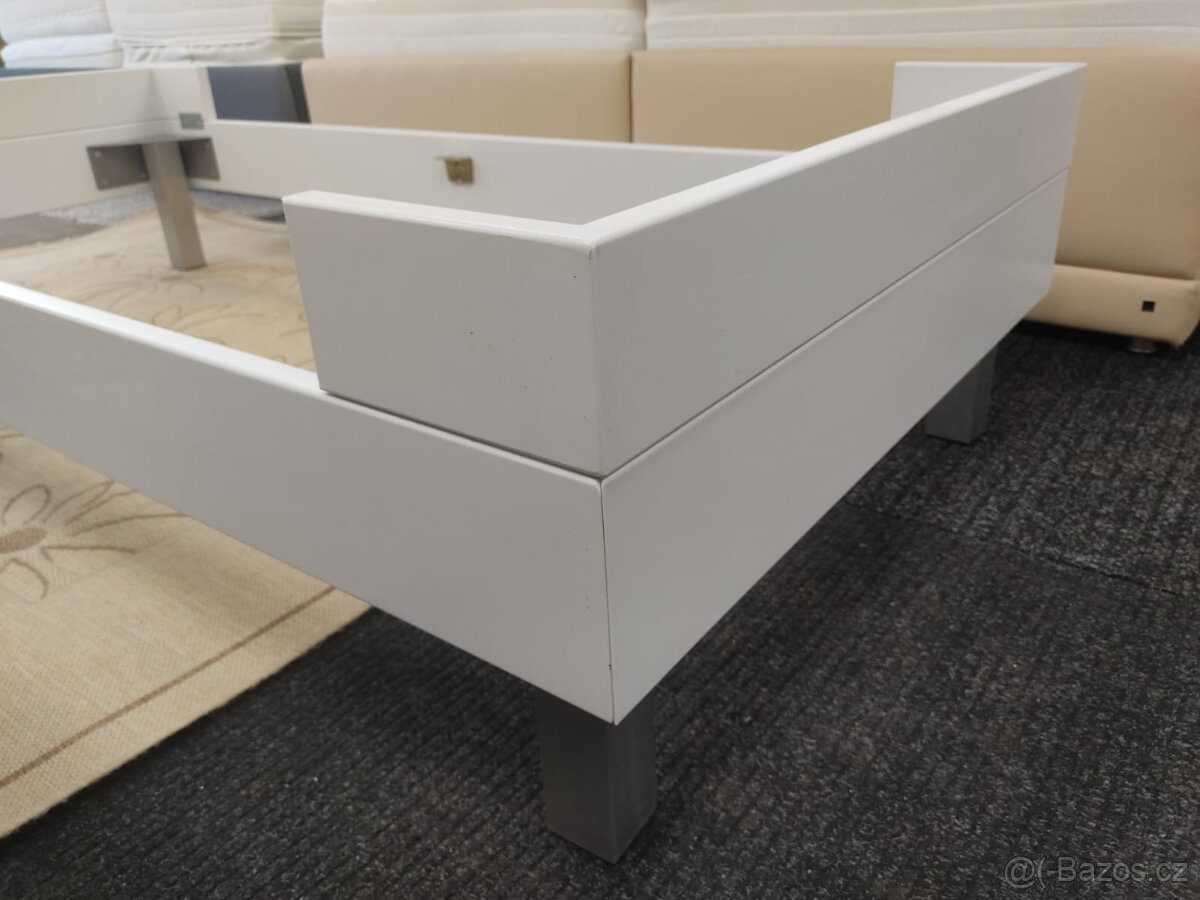 Postel bílý lesk 90x200x50cm - 3