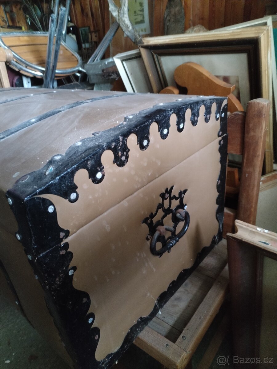 starý velký kufr - 3