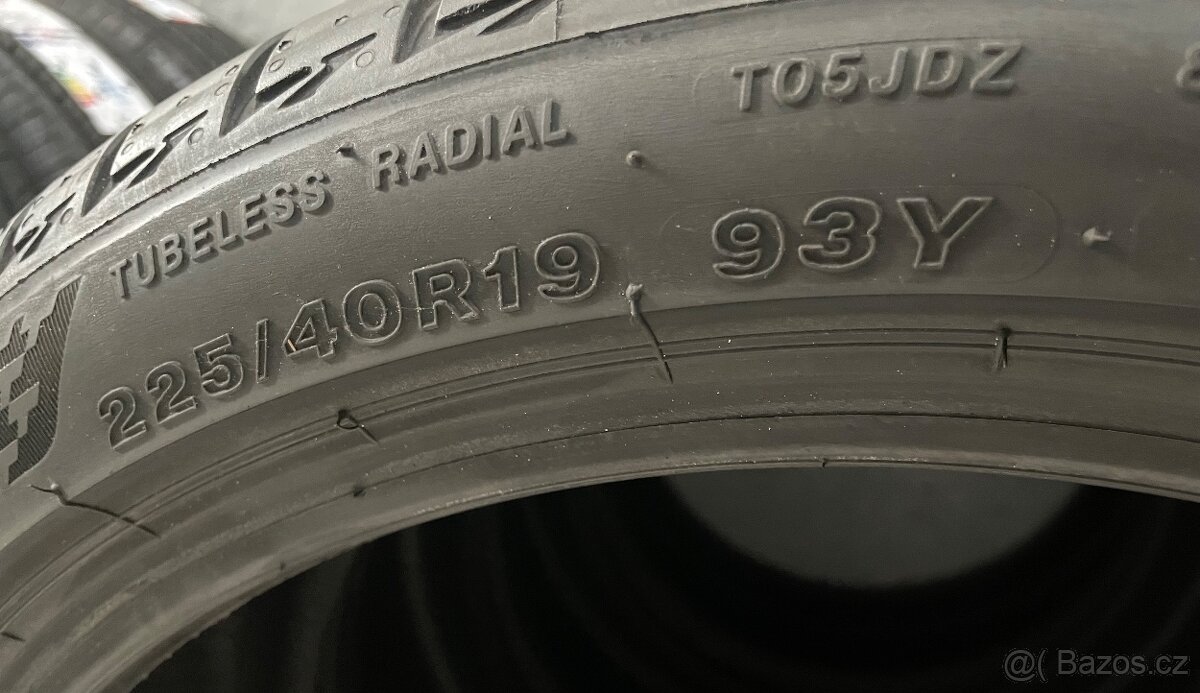 Letní pneu 4x Bridgestone 225/40/19 99% - 3