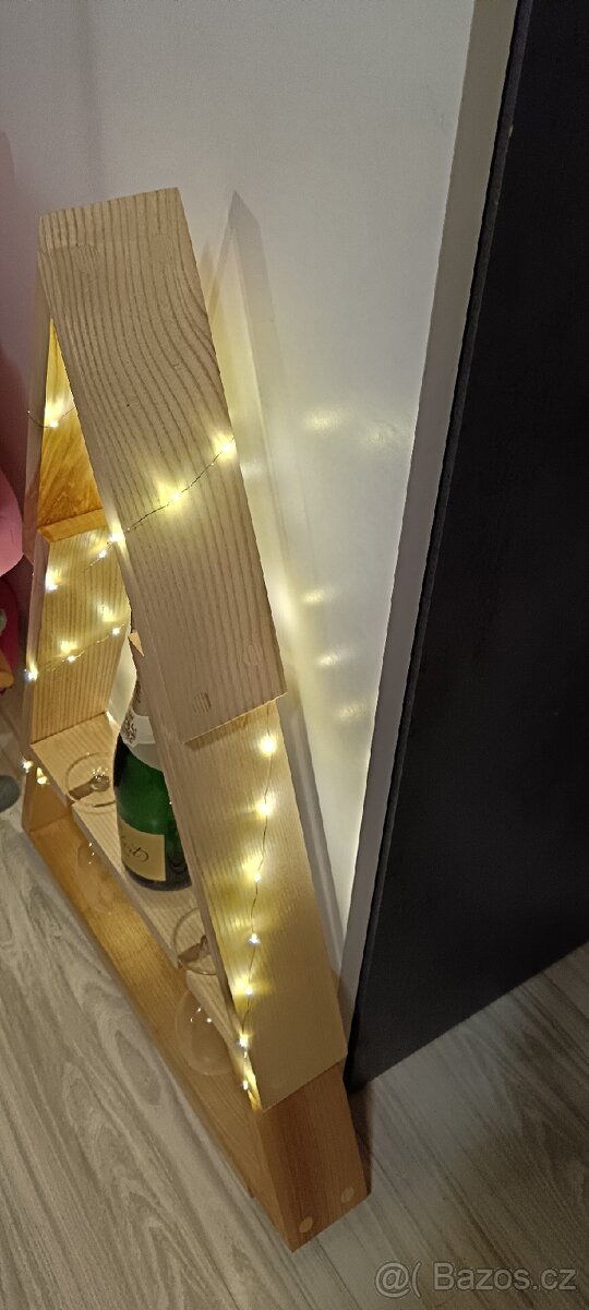 Dřevěný stromek na lahev a skleničky - 3