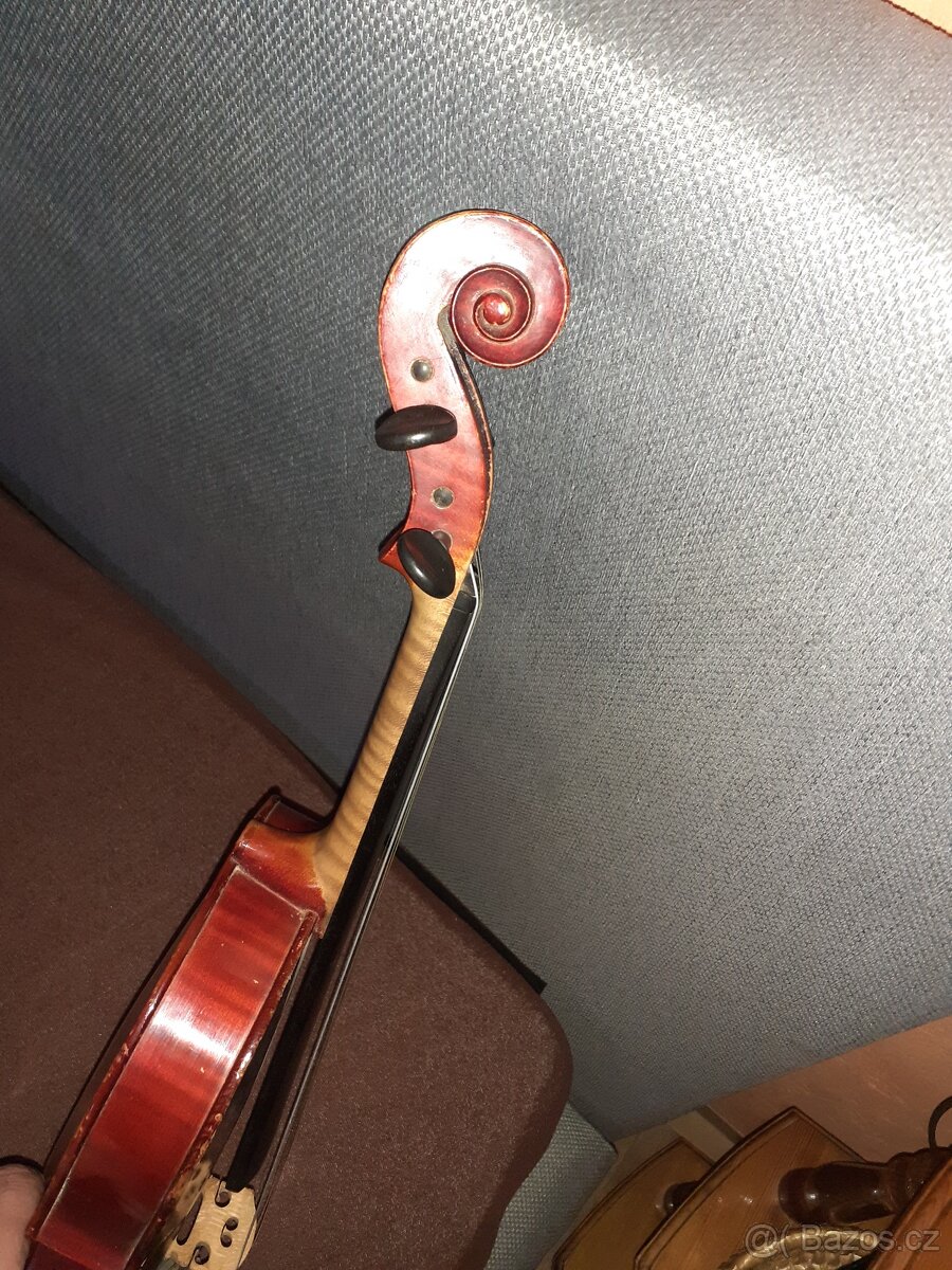 Celé housle Cremona. - 3
